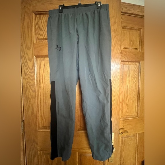 Men’s - Under Armour - Loose Sweatpants - Picture 3 of 9